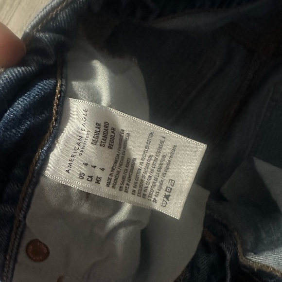 American Eagle Mom Jean Size 4 - Picture 4 of 6